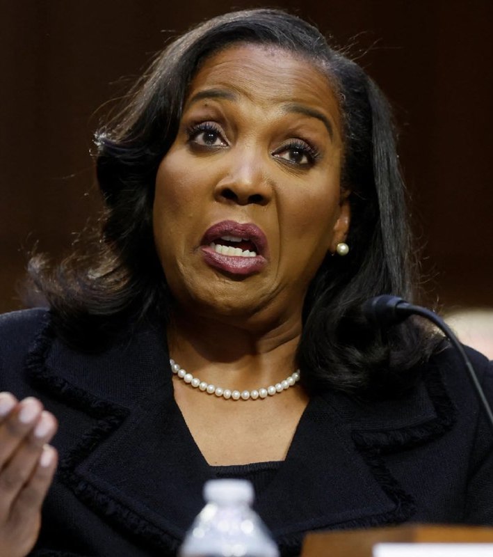 JUST IN: 🇺🇸 President Trump calls for Fed Governor Lisa Cook to resign following criminal referral.@WatcherGuruJUST IN: 🇺🇸 President Trump calls for Fed Governor Lisa Cook to resign following criminal referral.@WatcherGuru