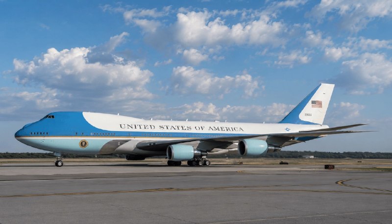 JUST IN: 🇺🇸🇨🇳 Elon Musk traveling on Air Force One with President Trump to China.@WatcherGuruJUST IN: 🇺🇸🇨🇳 Elon Musk traveling on Air Force One with President Trump to China.@WatcherGuru