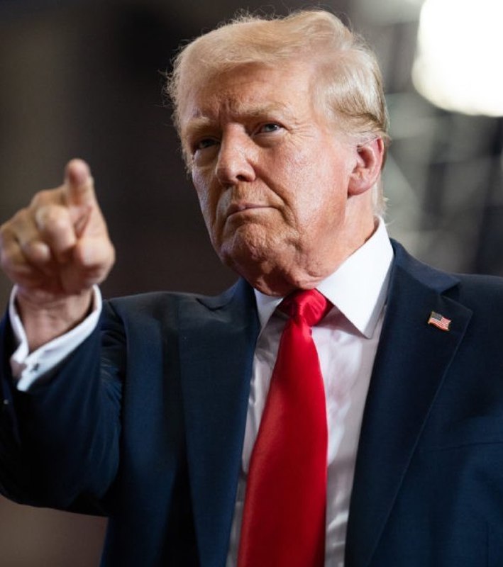 JUST IN: 🇺🇸 Donald Trump says he would offer Elon Musk a cabinet or advisory role if elected President.@WatcherGuruJUST IN: 🇺🇸 Donald Trump says he would offer Elon Musk a cabinet or advisory role if elected President.@WatcherGuru