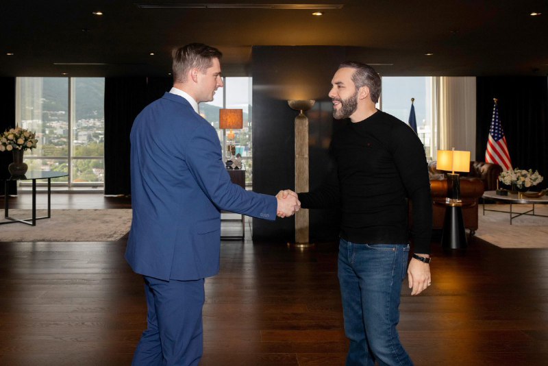 JUST IN: 🇺🇸🇸🇻 President Trump's executive director of digital assets meets with El Salvador's President Nayib Bukele to discuss Bitcoin.@WatcherGuru