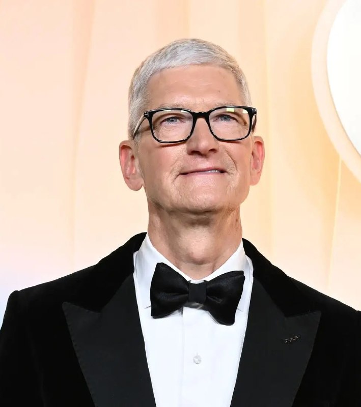 JUST IN: 🇺🇸 President Trump says he was very impressed when Apple $AAPL CEO Tim Cook called to kiss his 