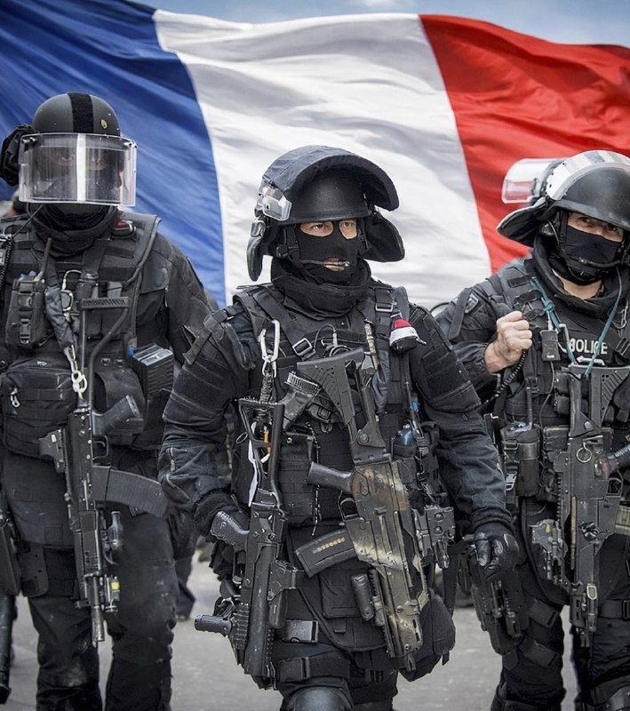 JUST IN: 🇫🇷 French police raid X's office in Paris.@WatcherGuruJUST IN: 🇫🇷 French police raid X's office in Paris.@WatcherGuru