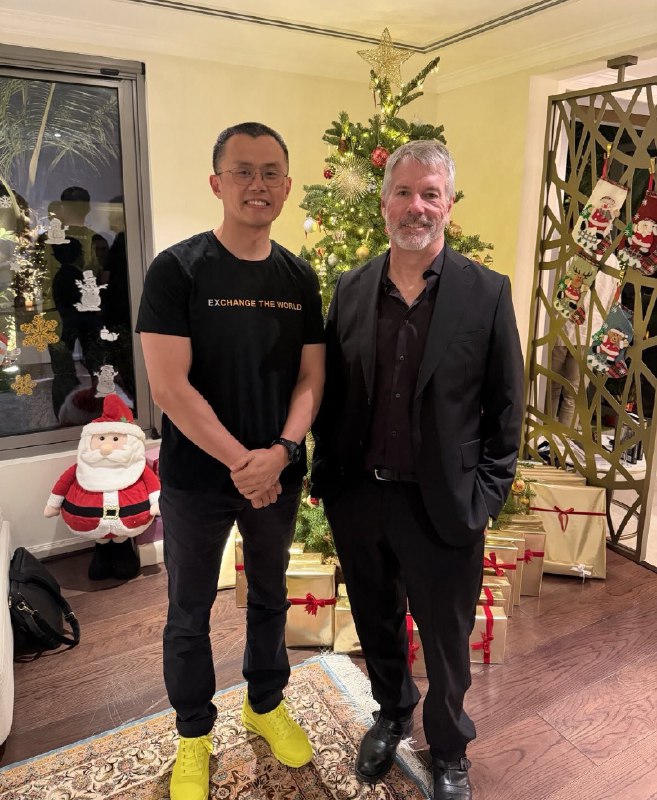 JUST IN: Binance Founder CZ meets Michael Saylor for the first time.@WatcherGuru