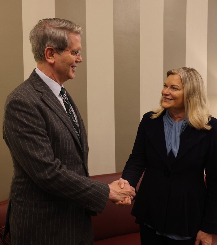 JUST IN: 🇺🇸 Senator Cynthia Lummis meets with Trump's incoming Treasury Secretary Scott Bessent to discuss a Strategic Bitcoin Reserve.📰 Full Story@WatcherGuruJUST IN: 🇺🇸 Senator Cynthia Lummis meets with Trump's incoming Treasury Secretary Scott Bessent to discuss a Strategic Bitcoin Reserve.📰 Full Story@WatcherGuru