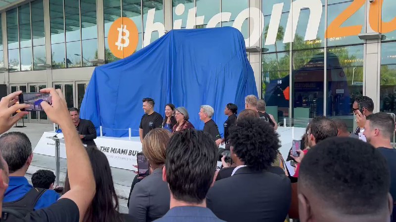JUST IN: Miami Mayor Francis Suarez has unveiled a Bitcoin statue outside the Miami Beach Convention Center.@WatcherGuru