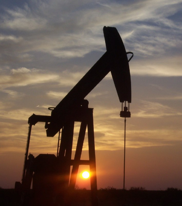 JUST IN: 🇮🇶 Iraq shuts down the world's second-largest oil field, Rumaila, following the Strait of Hormuz closure.@WatcherGuruJUST IN: 🇮🇶 Iraq shuts down the world's second-largest oil field, Rumaila, following the Strait of Hormuz closure.@WatcherGuru