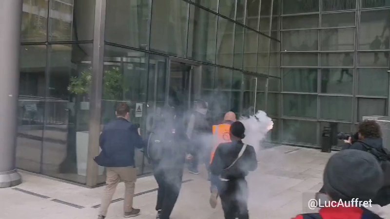 JUST IN: 🇫🇷 Paris Stock Exchange Euronext building taken over by protesters.📰 Full Story @WatcherGuru