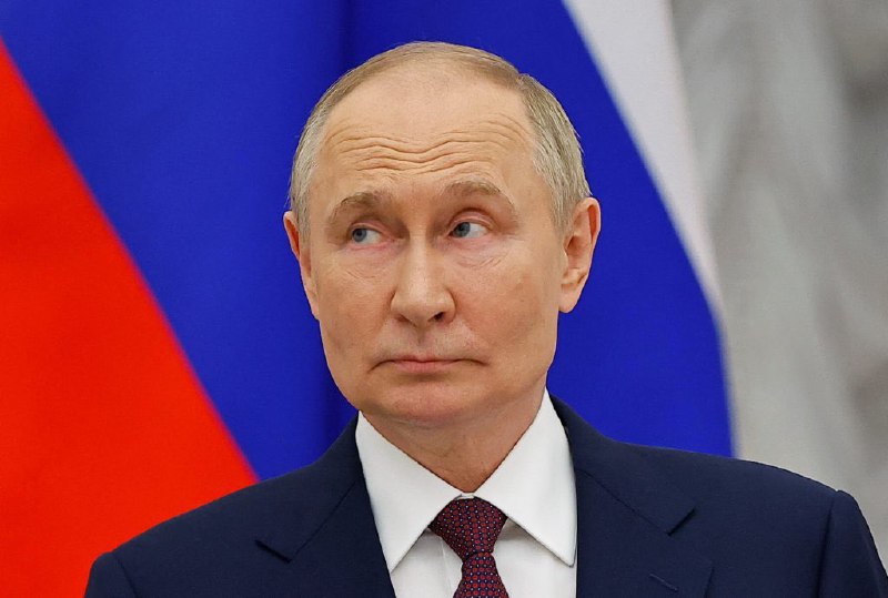 JUST IN: 🇺🇸🇮🇳 President Trump signs executive order imposing an additional 25% tariff on India for buying sanctioned Russian oil.@WatcherGuruJUST IN: 🇺🇸🇮🇳 President Trump signs executive order imposing an additional 25% tariff on India for buying sanctioned Russian oil.@WatcherGuru