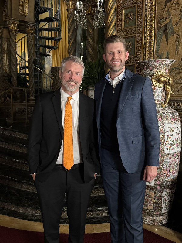 JUST IN: 🇺🇸 Michael Saylor meets Donald Trump's son Eric Trump at Mar-a-Lago.@WatcherGuru